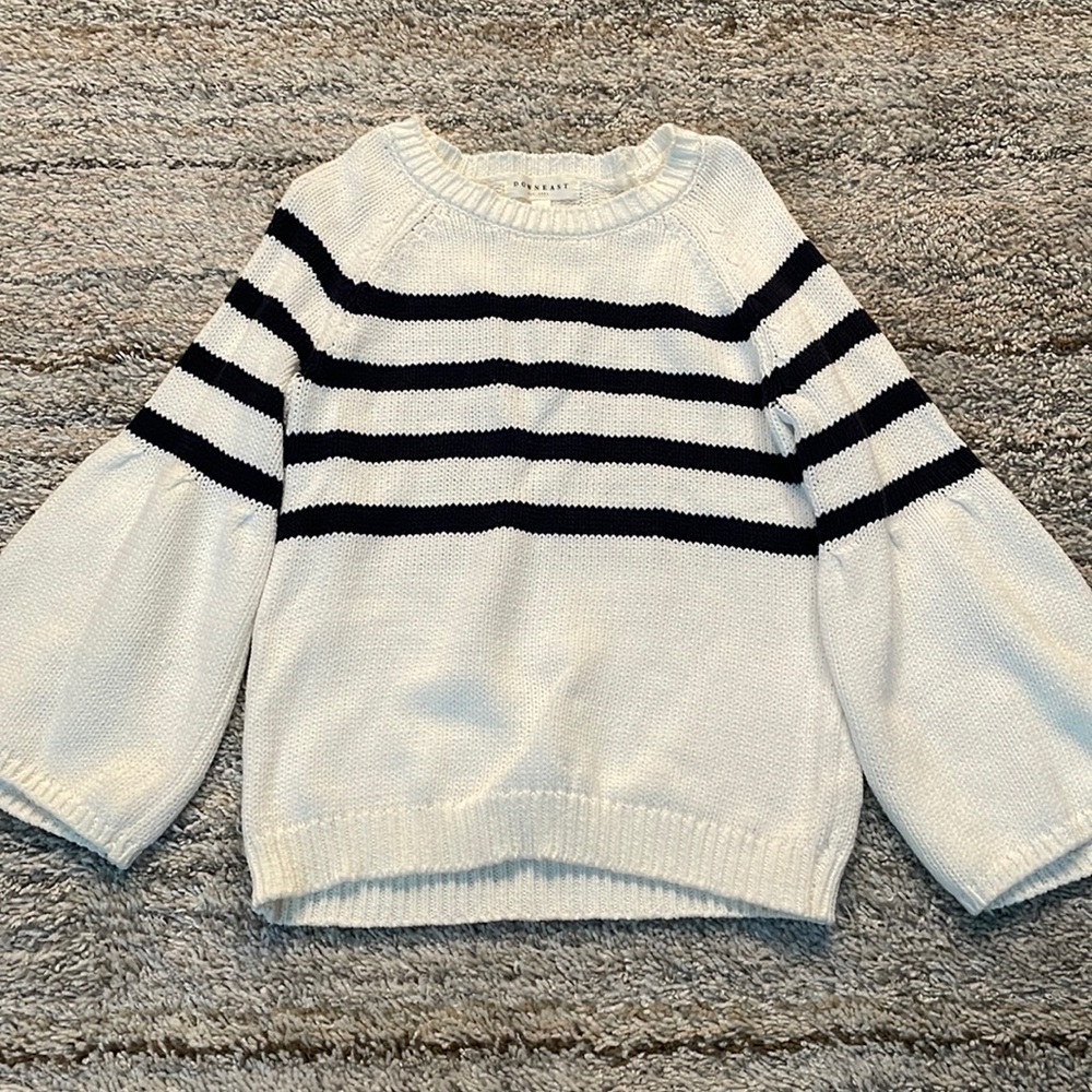 Cute puffy sleeve top!